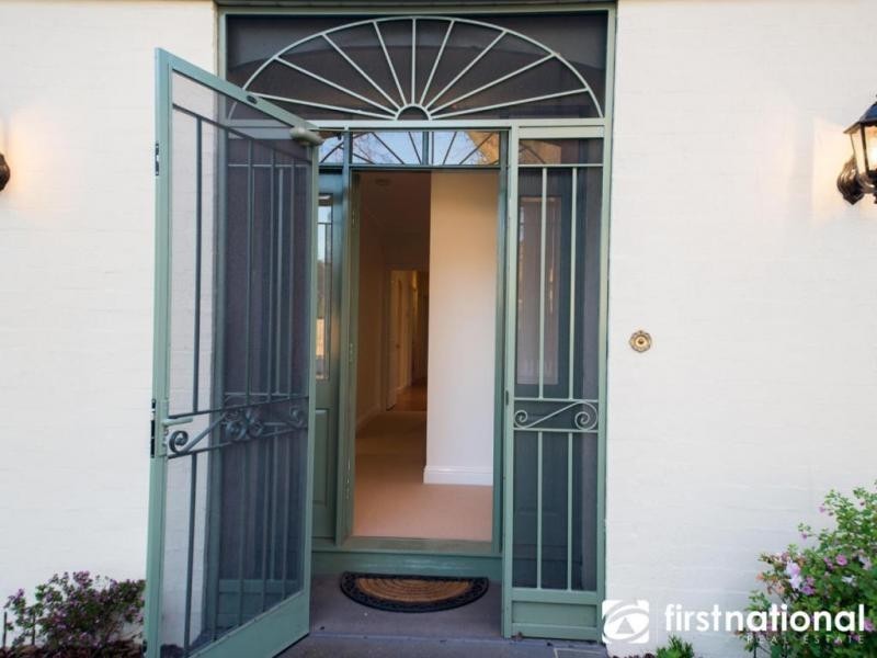 1/70 Gloucester Avenue, Berwick VIC 3806