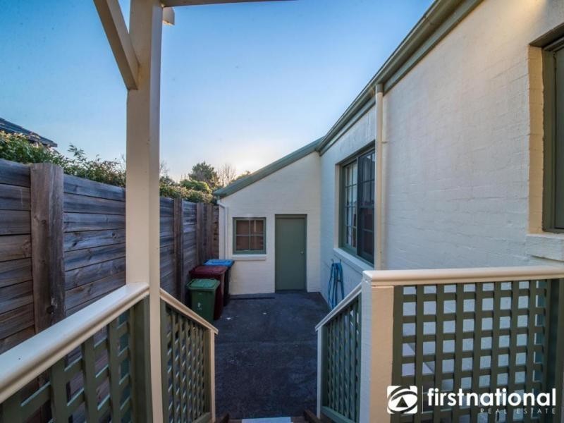 1/70 Gloucester Avenue, Berwick VIC 3806