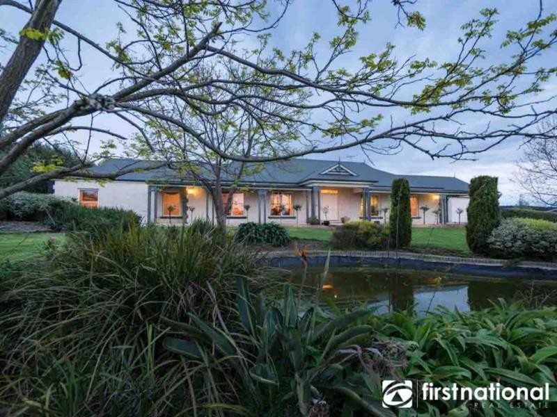 14-16 Cloverfield Close, Berwick VIC 3806