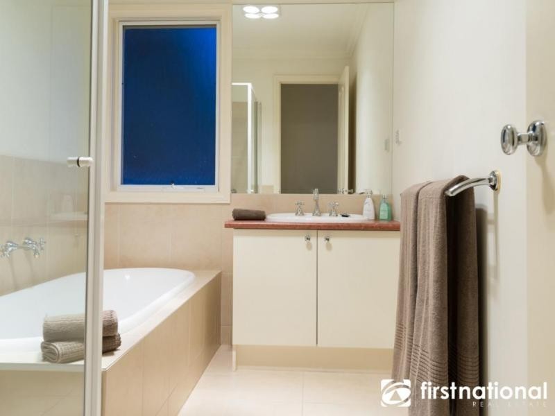 14-16 Cloverfield Close, Berwick VIC 3806