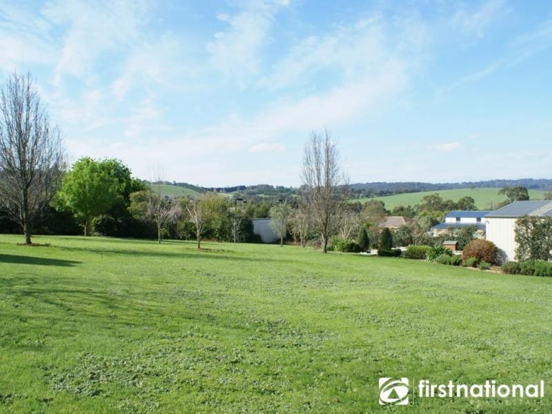 14-16 Cloverfield Close, Berwick VIC 3806