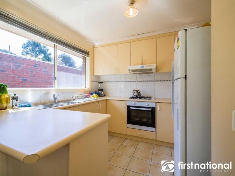 2/63 Cheviot Avenue, Berwick VIC 3806
