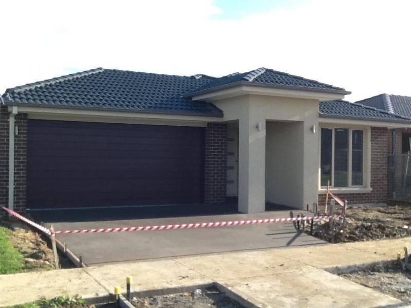 14 Naas Road, Clyde North VIC 3978