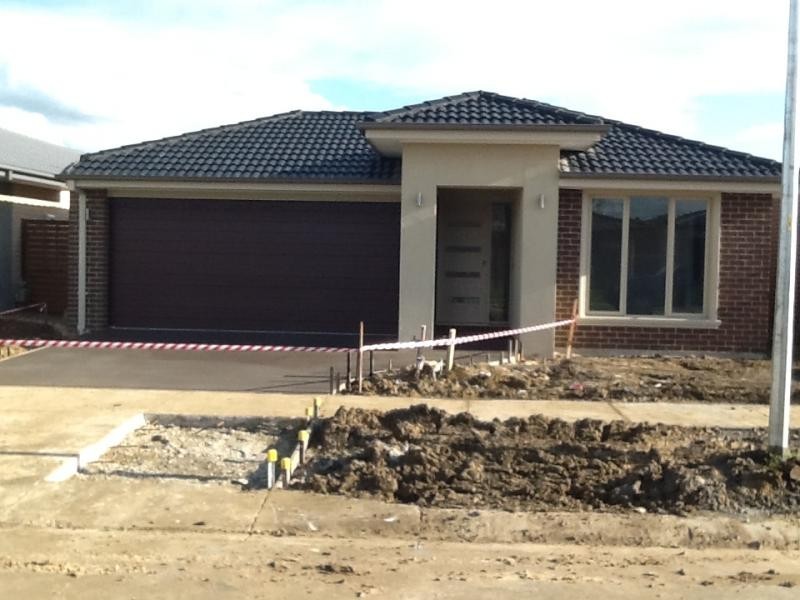 14 Naas Road, Clyde North VIC 3978