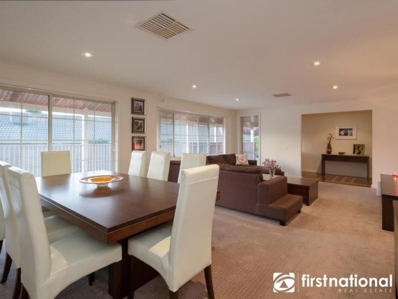 4 Cowper Rise, Berwick VIC 3806