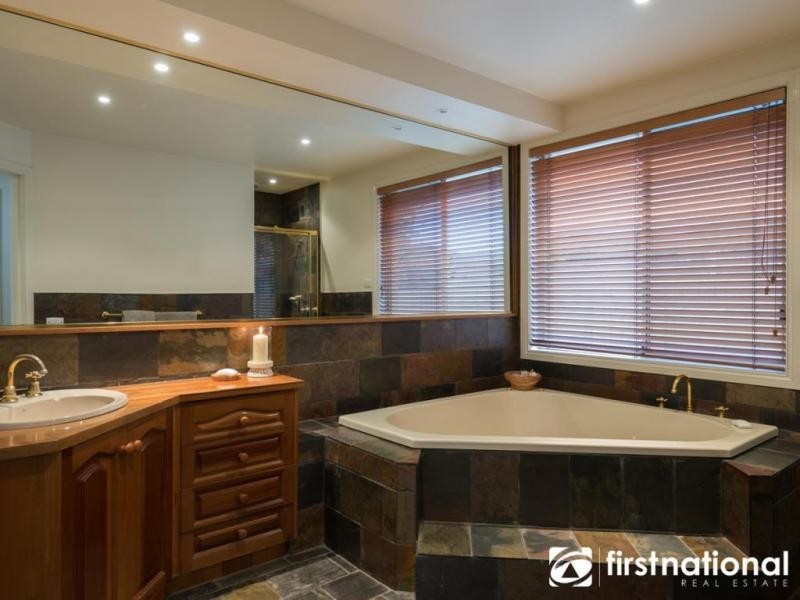 4 Cowper Rise, Berwick VIC 3806