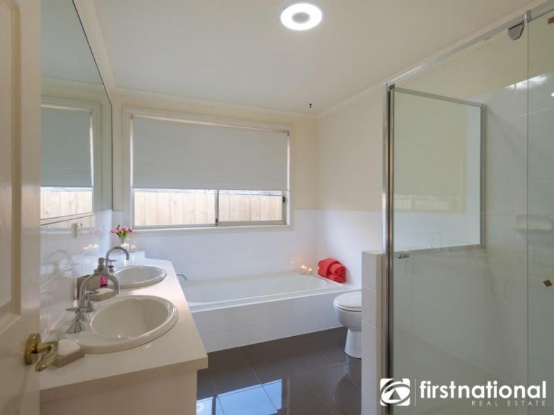 4 Cowper Rise, Berwick VIC 3806