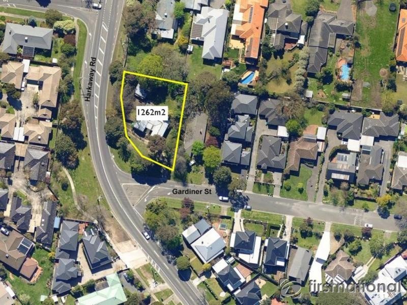 42 Harkaway Rd, Berwick VIC 3806