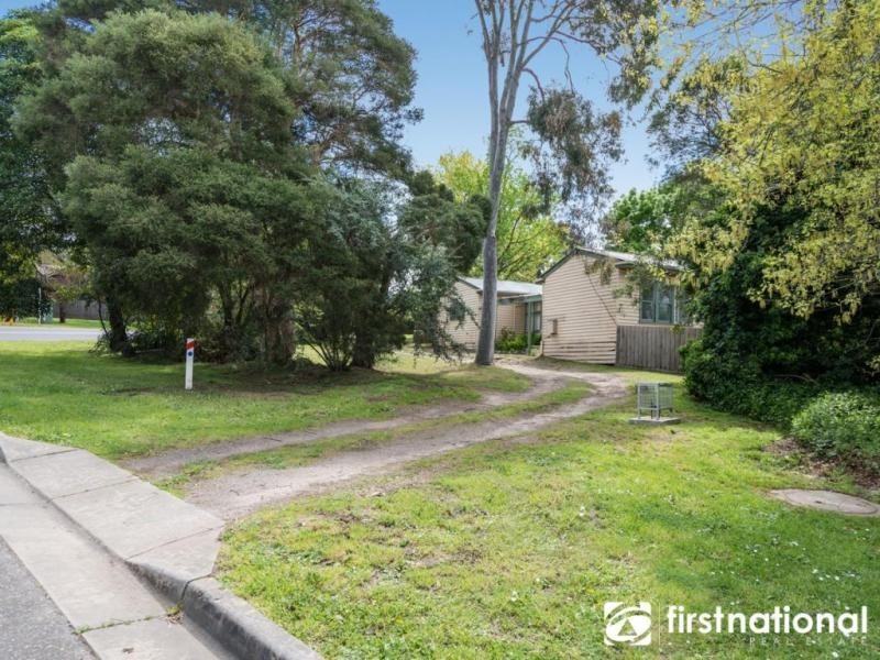 42 Harkaway Rd, Berwick VIC 3806