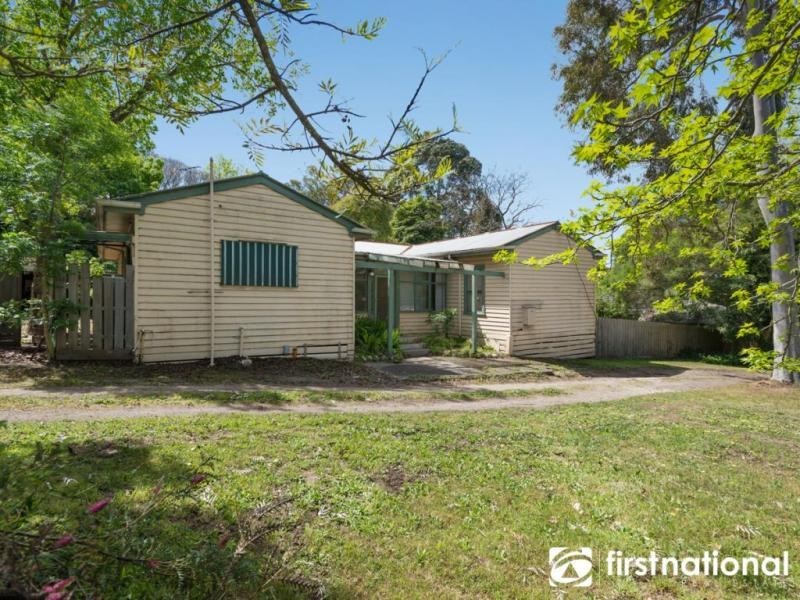 42 Harkaway Rd, Berwick VIC 3806