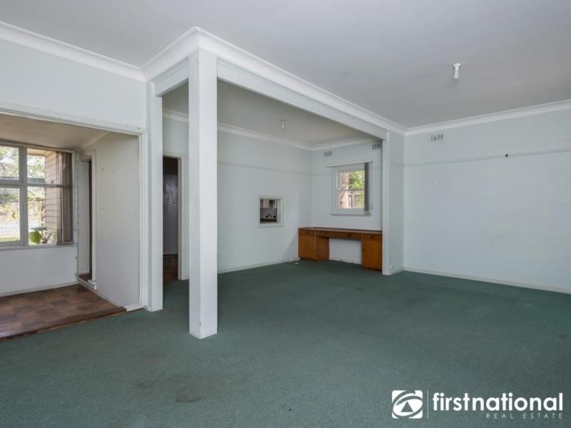 42 Harkaway Rd, Berwick VIC 3806