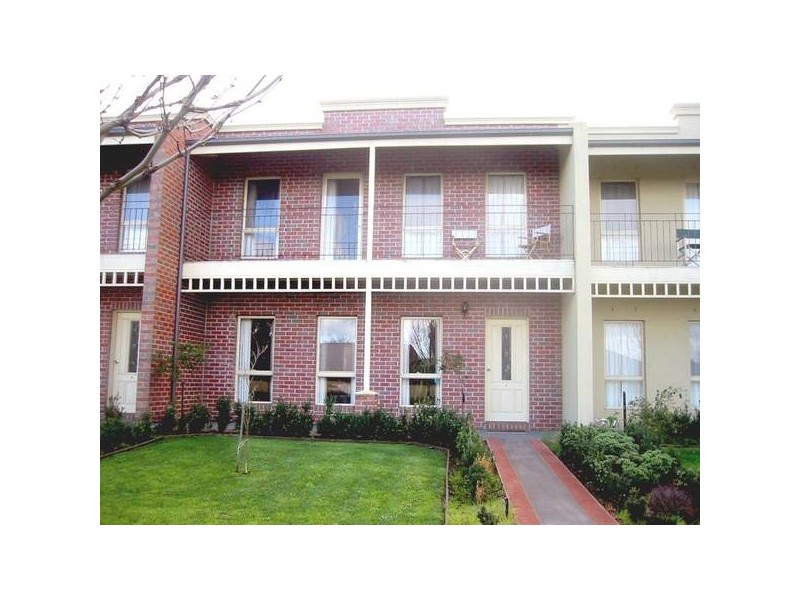 4/10 Parkhill Drive, Berwick VIC 3806