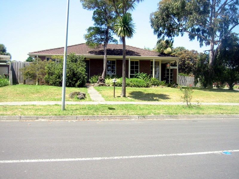 2 Cheviot Avenue, Berwick VIC 3806