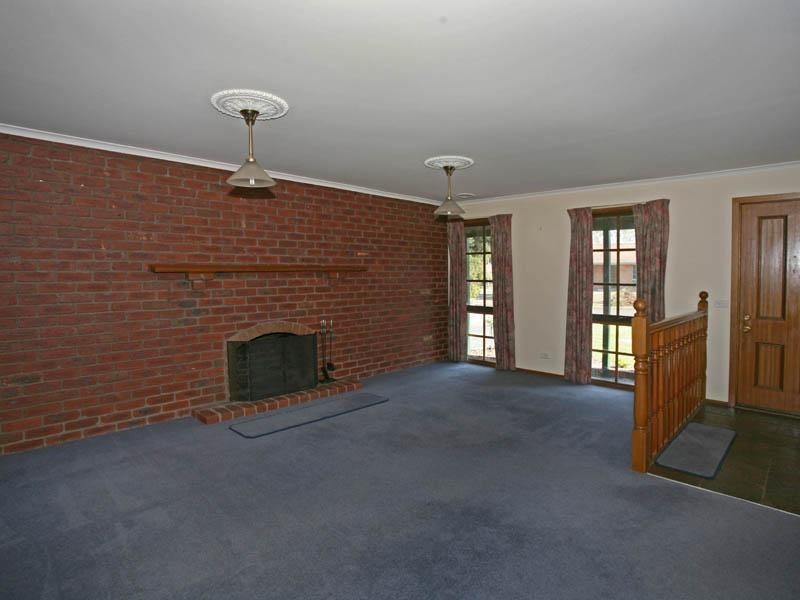 15 Escott Grove, Berwick VIC 3806