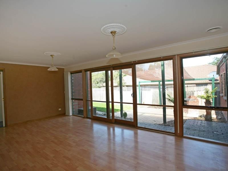 15 Escott Grove, Berwick VIC 3806