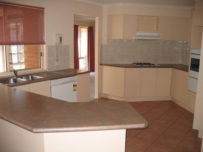 5 Hatten Place, Berwick VIC 3806