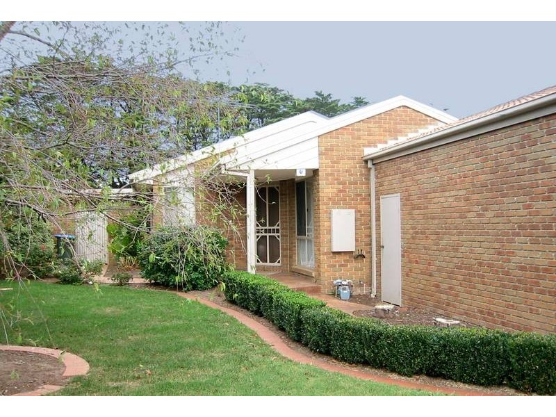 17 Hedgeley Drive, Berwick VIC 3806