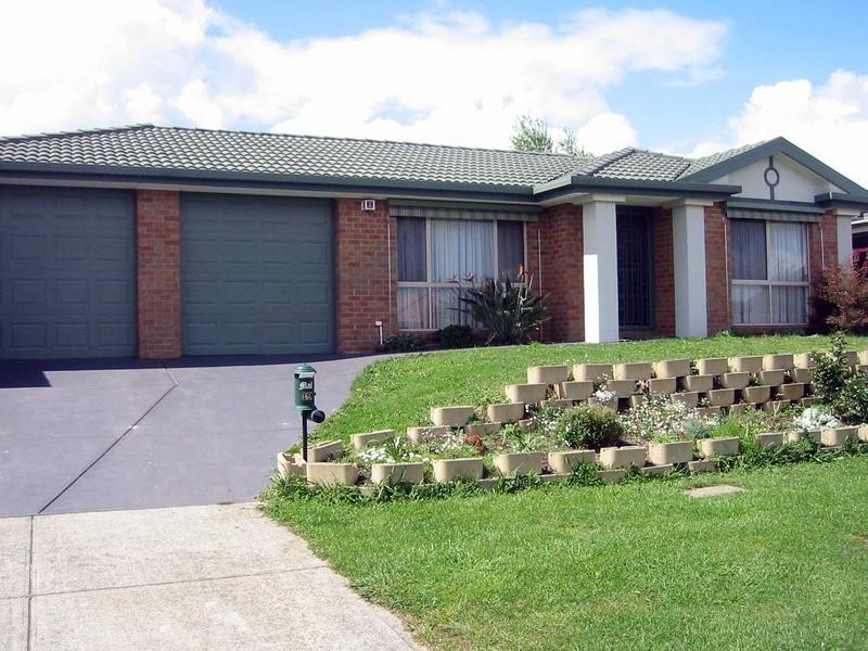 19 Claremont Glen, Berwick VIC 3806
