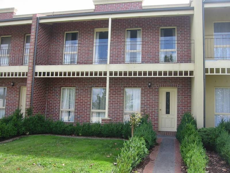 9/10 Parkhill Drive, Berwick VIC 3806