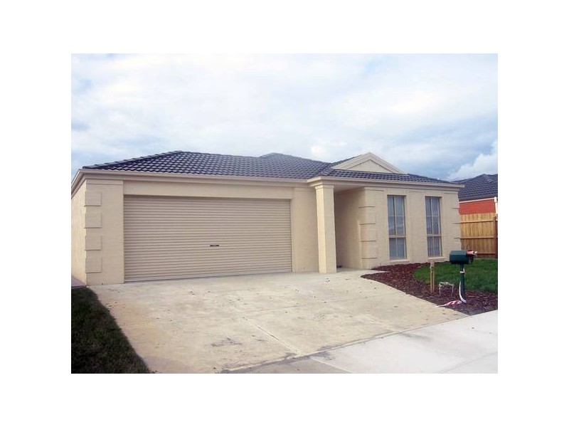 8 Kate Elizabeth Avenue, Berwick VIC 3806