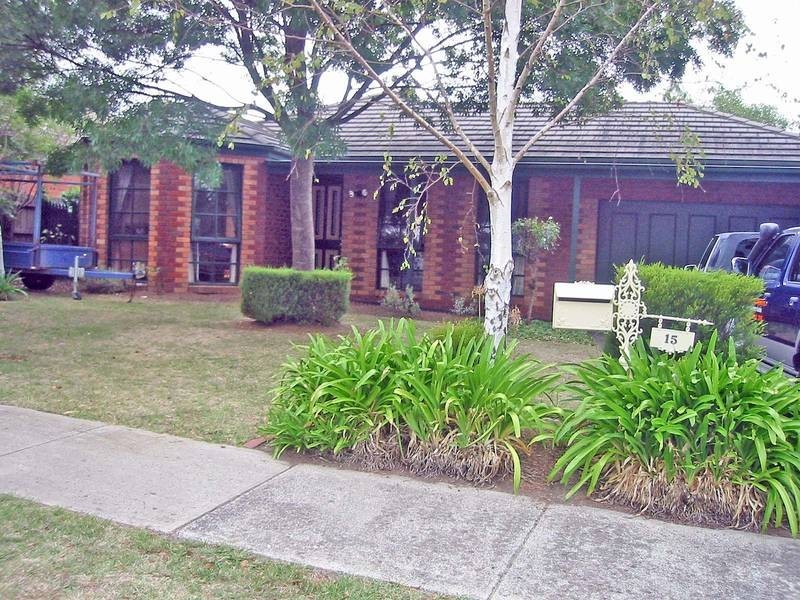 15 Escott Grove, Berwick VIC 3806