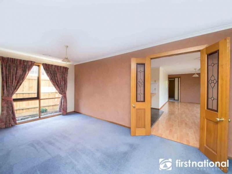 15 Escott Grove, Berwick VIC 3806