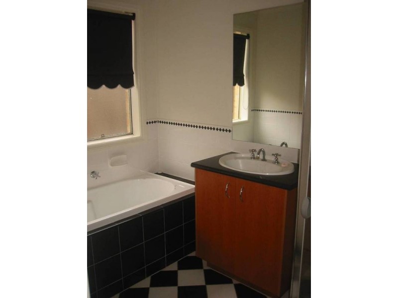 9 Wallingford Crescent, Narre Warren South VIC 3805