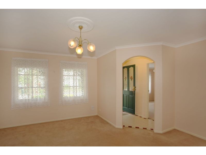 8 Emma Court, Berwick VIC 3806