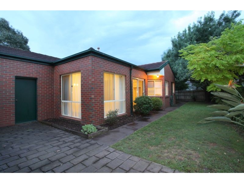 8 Emma Court, Berwick VIC 3806