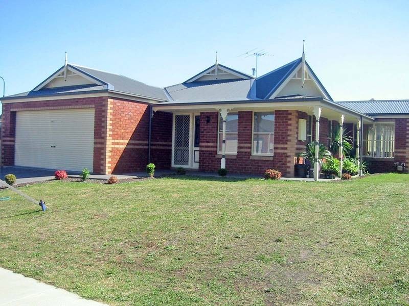4 Alastair Drive, Berwick VIC 3806