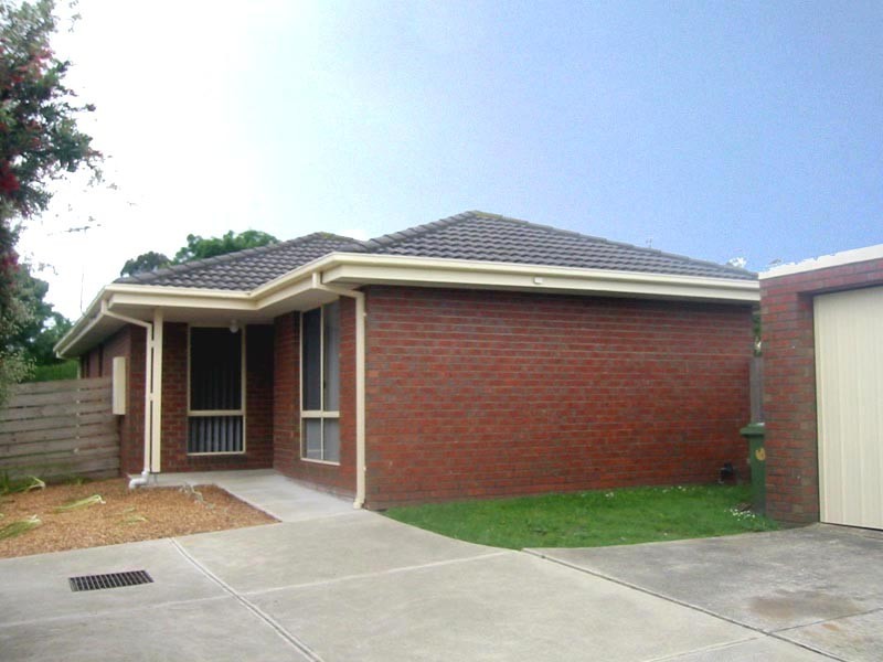 2/59 Strathavan Drive, Berwick VIC 3806