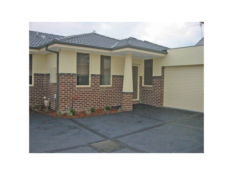 2/5 Railway Avenue, Beaconsfield VIC 3807