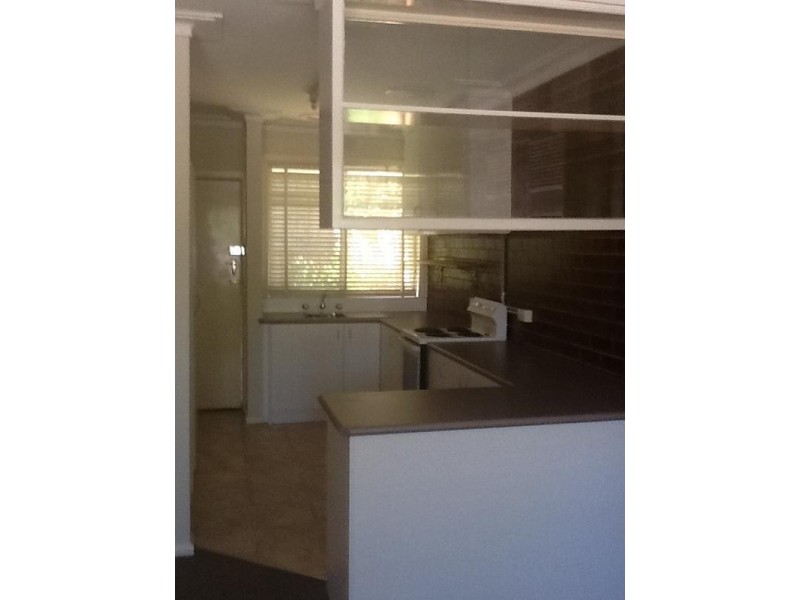 2/9 Gloucester Avenue, Berwick VIC 3806