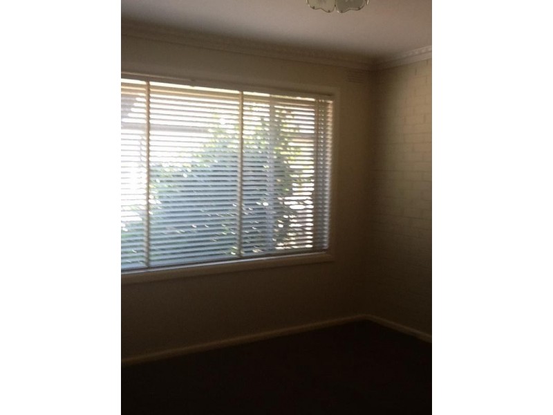 2/9 Gloucester Avenue, Berwick VIC 3806