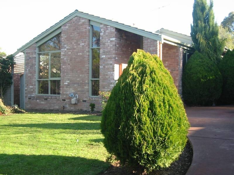11 Royston Avenue, Berwick VIC 3806