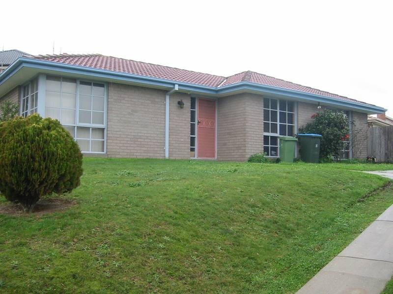 8 Cheshunt Drive, Hallam VIC 3803
