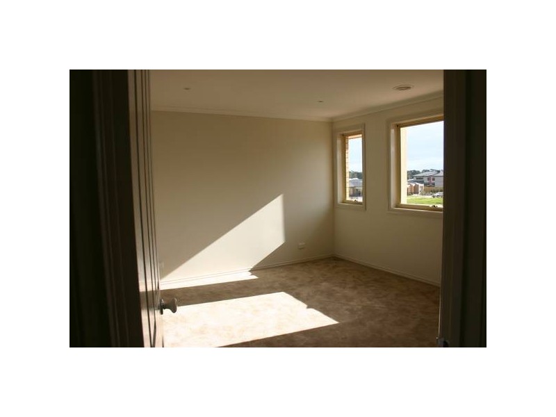 54 Amhurst Drive, Cranbourne North VIC 3977