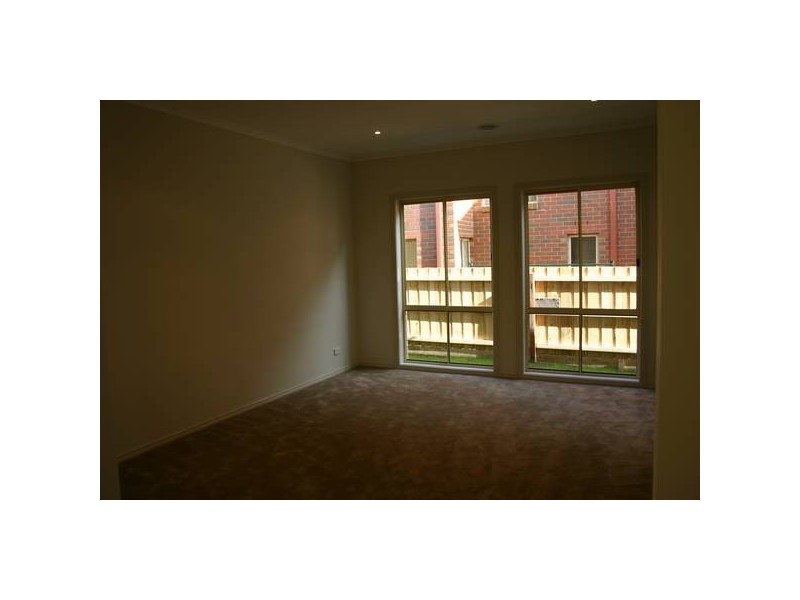 54 Amhurst Drive, Cranbourne North VIC 3977