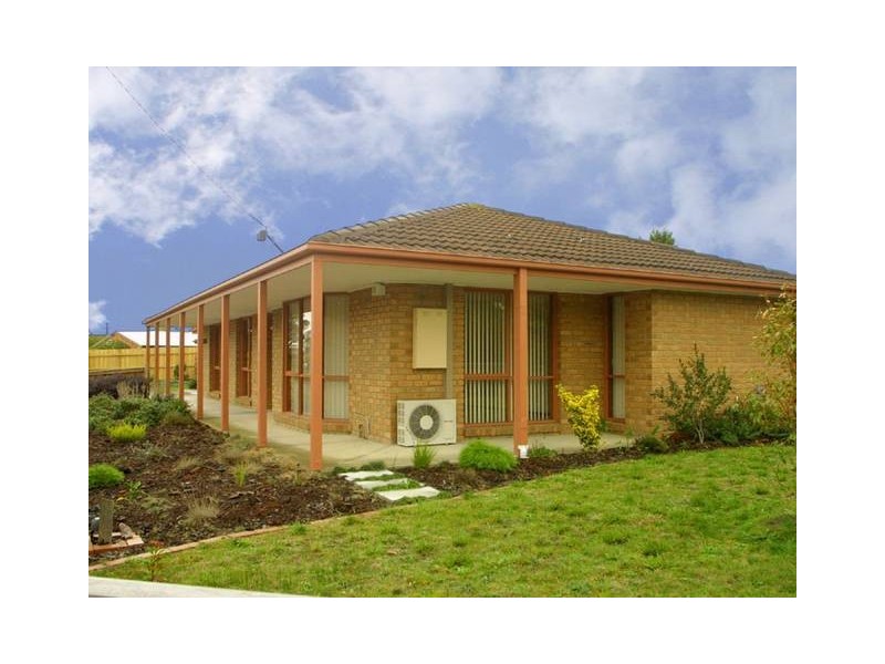 2 Thelma Street, Beaconsfield VIC 3807