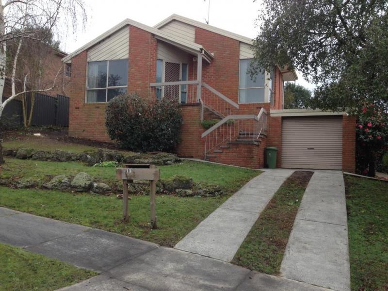 18 Rheanva Street, Berwick VIC 3806