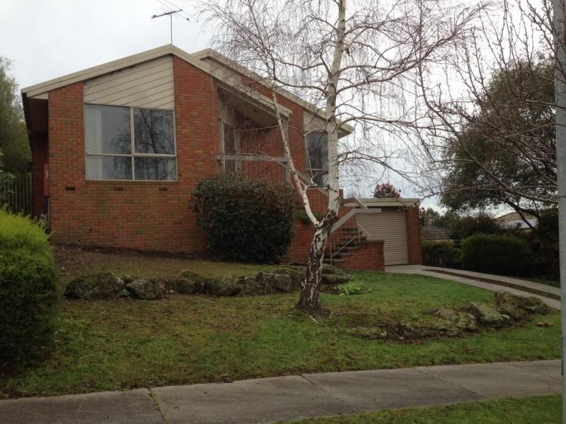 18 Rheanva Street, Berwick VIC 3806