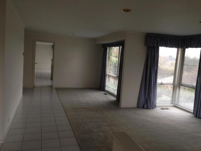 18 Rheanva Street, Berwick VIC 3806