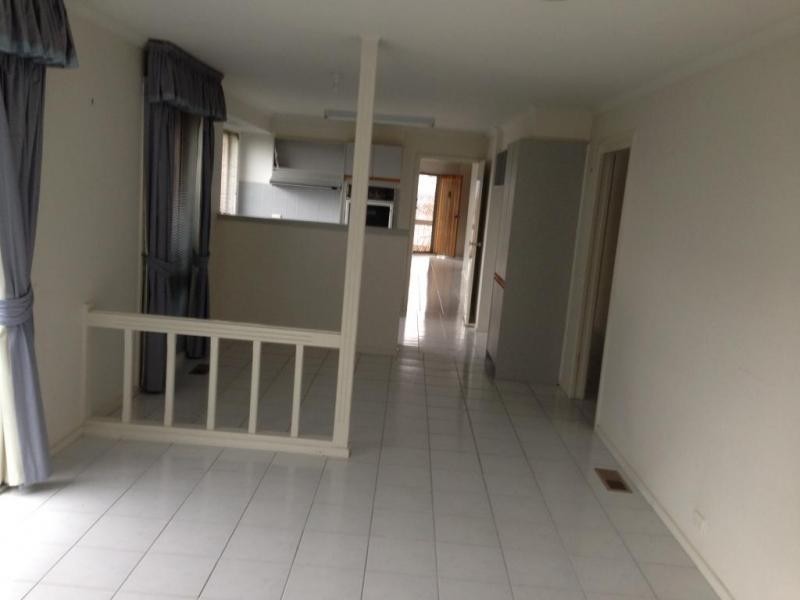 18 Rheanva Street, Berwick VIC 3806