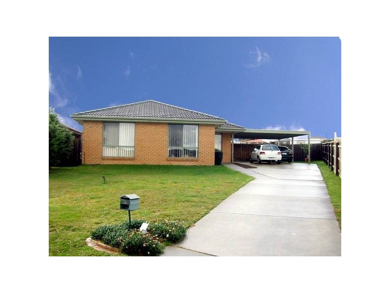 9 Raneen Place, Berwick VIC 3806