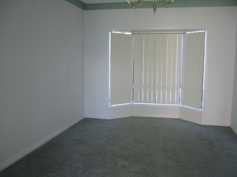 2/40-44 Warrawong Drive, Berwick VIC 3806