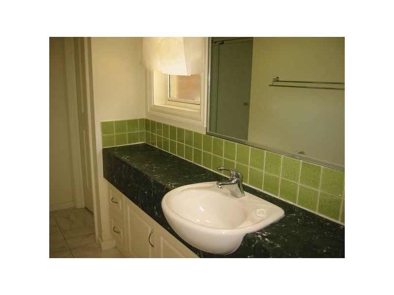 2/20 Outlook Drive, Berwick VIC 3806