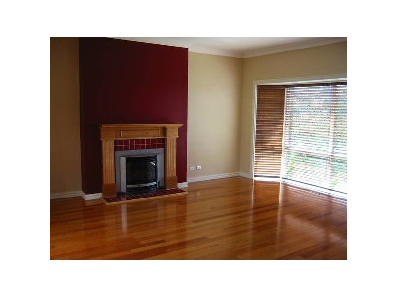 2/20 Outlook Drive, Berwick VIC 3806