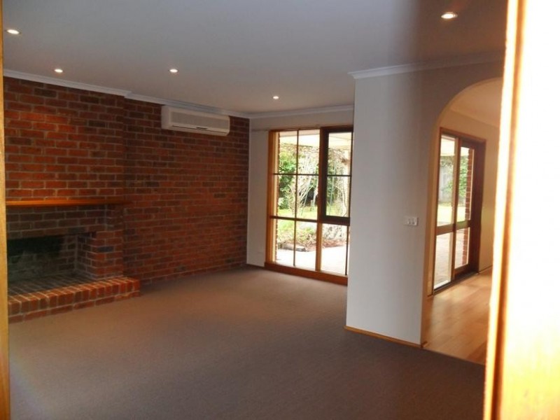 4 Hood Court, Berwick VIC 3806