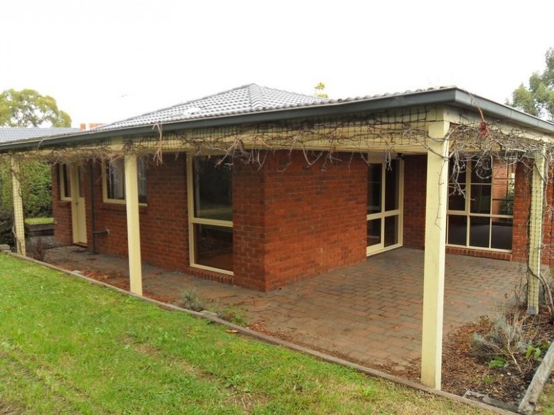 4 Hood Court, Berwick VIC 3806