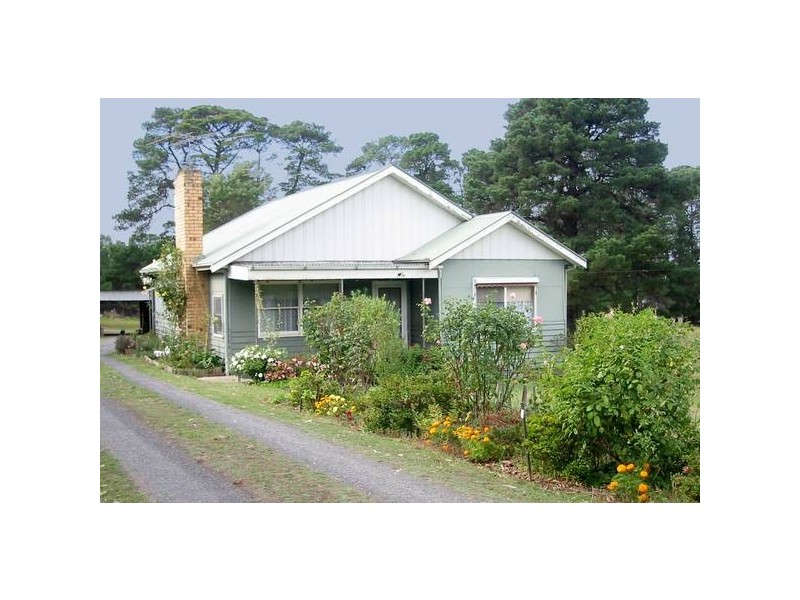 24 Whiteside Road, Officer VIC 3809